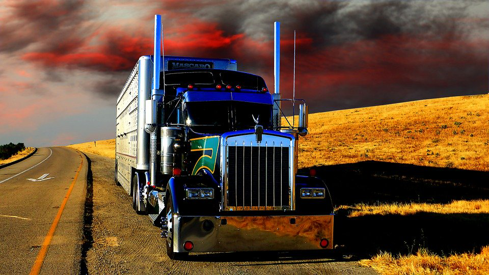 5 Tips on Keeping Your Semi Truck Engine Running Smoothly